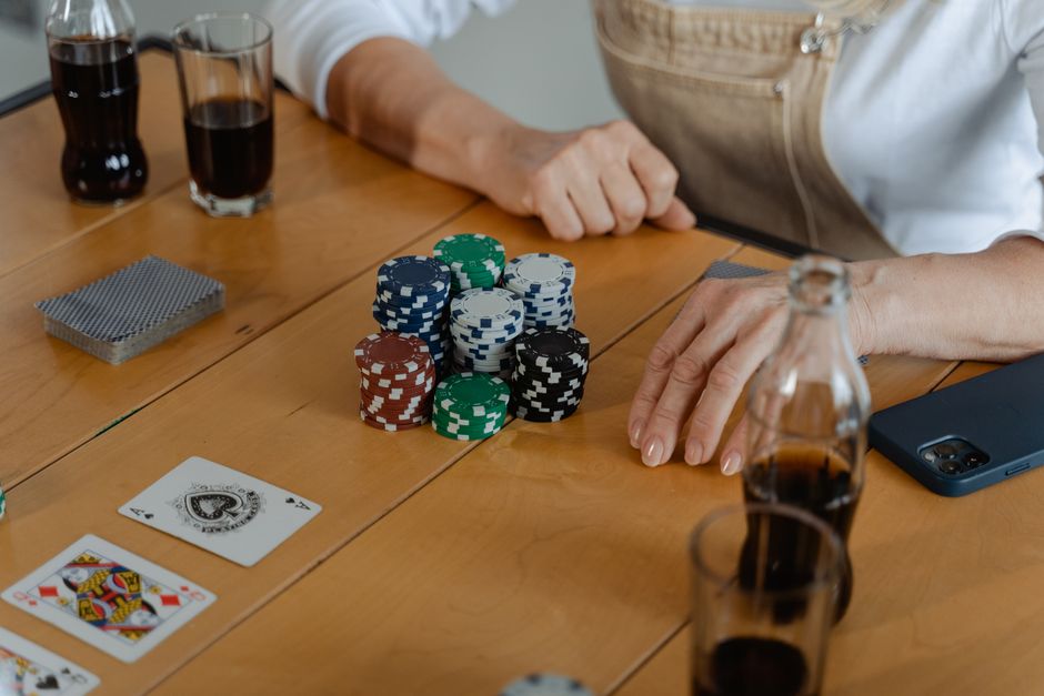 Slots, Poker, and Betting: A Realistic Guide to iGaming in 2025