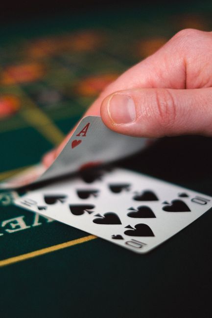 Slots, Poker, and the House Edge: A Real Talk Guide