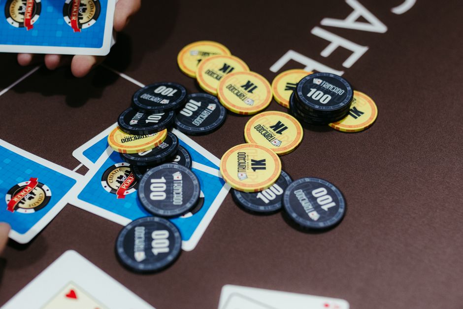 The Real Difference Between Slots, Poker, and Sports Betting